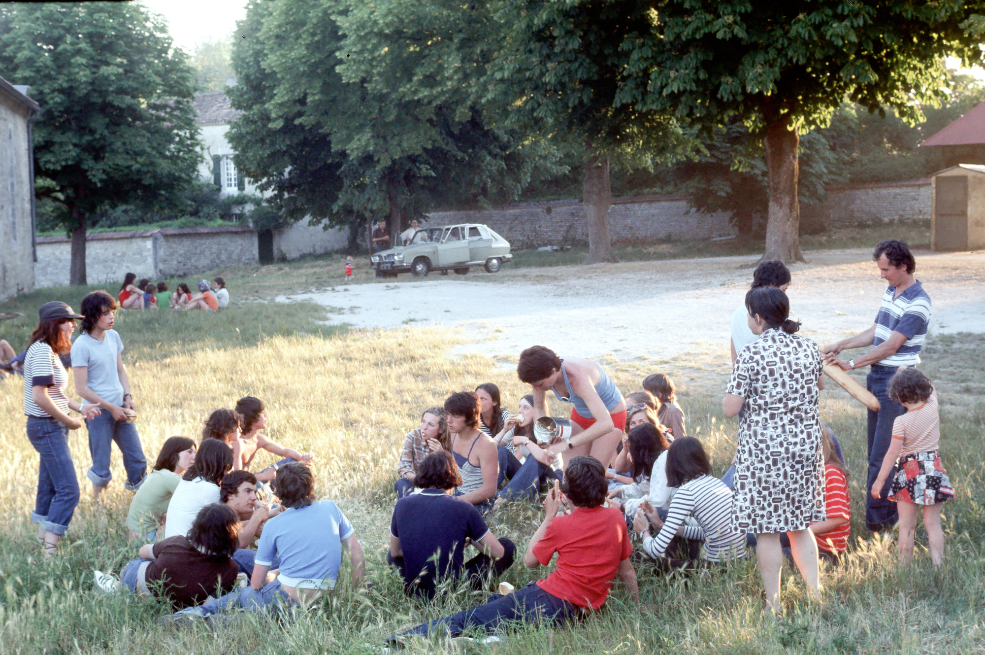 Voyage du Chantou à l'Ile de Ré. Arrêt à Villejésus. Mai 1976