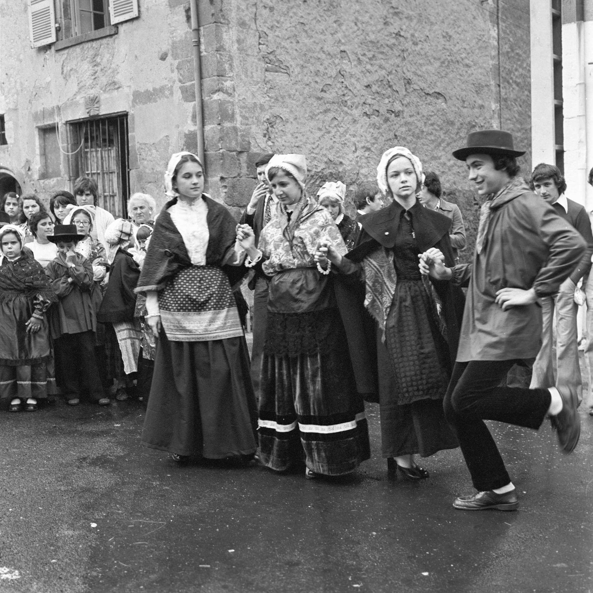 Le Chantou, groupe de danse folklorique, Mirefleurs, Avril 1973