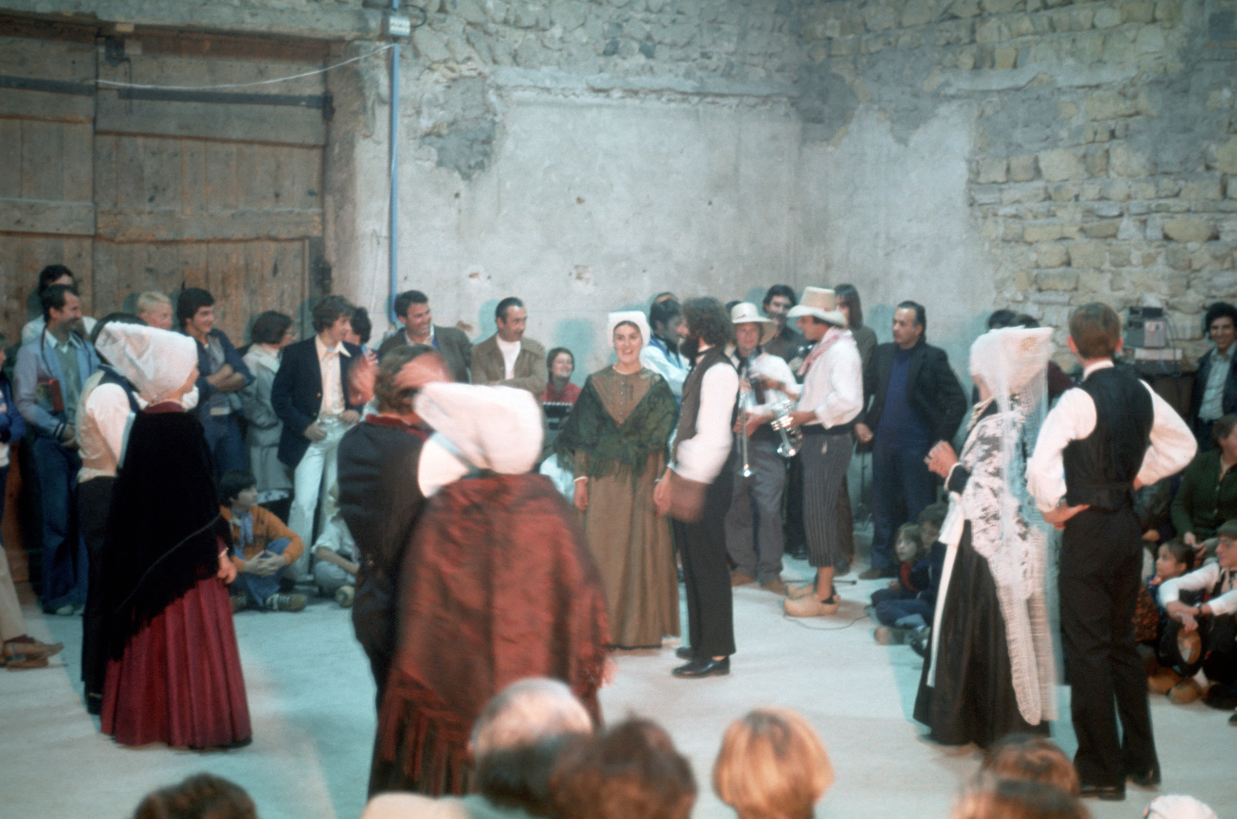 Fête avec les Magayants. Les Martres-de-Veyre. Septembre 1976