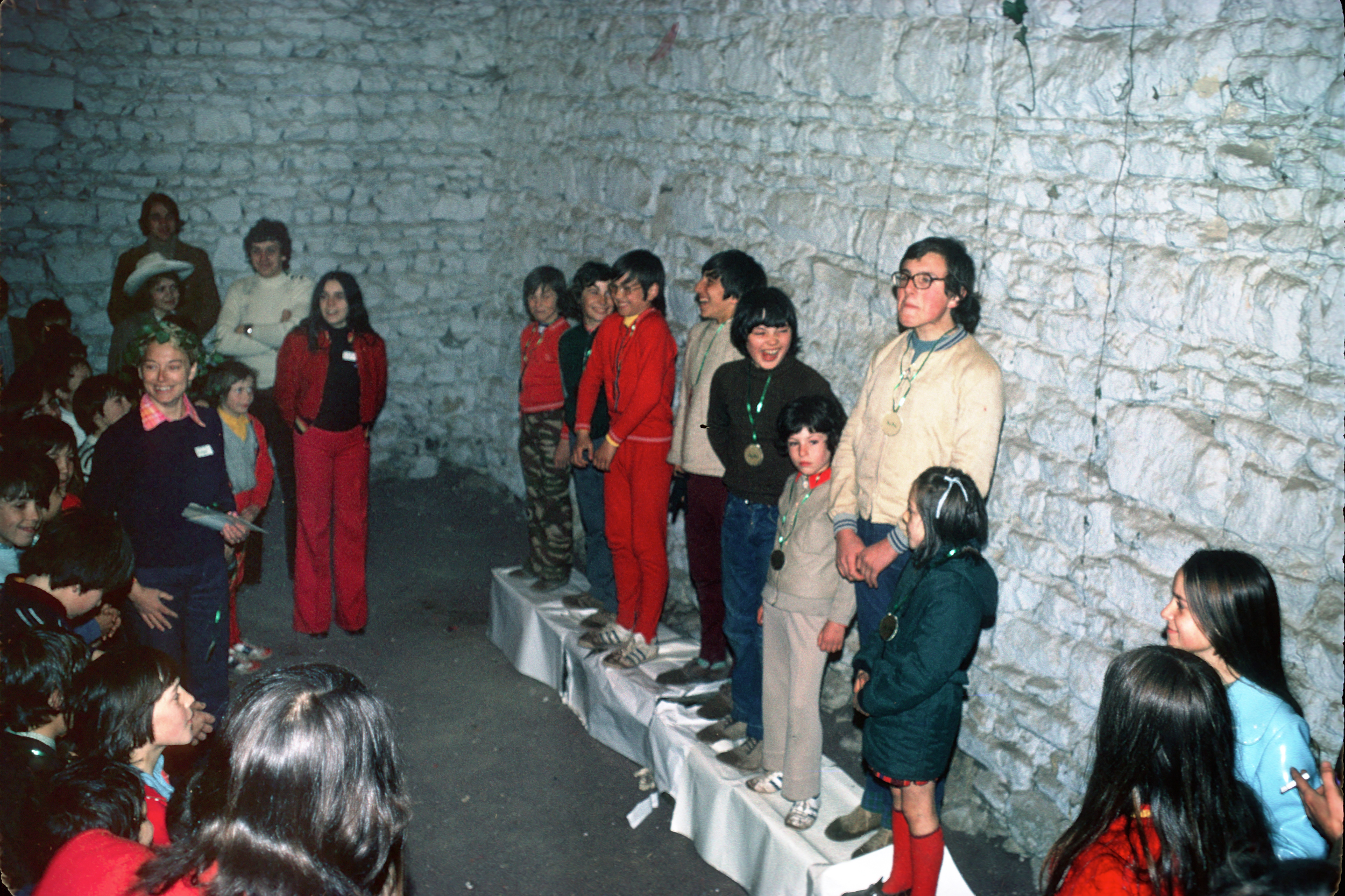 Jeux enfantins organisés par le Chantou, les Martres mai 1973