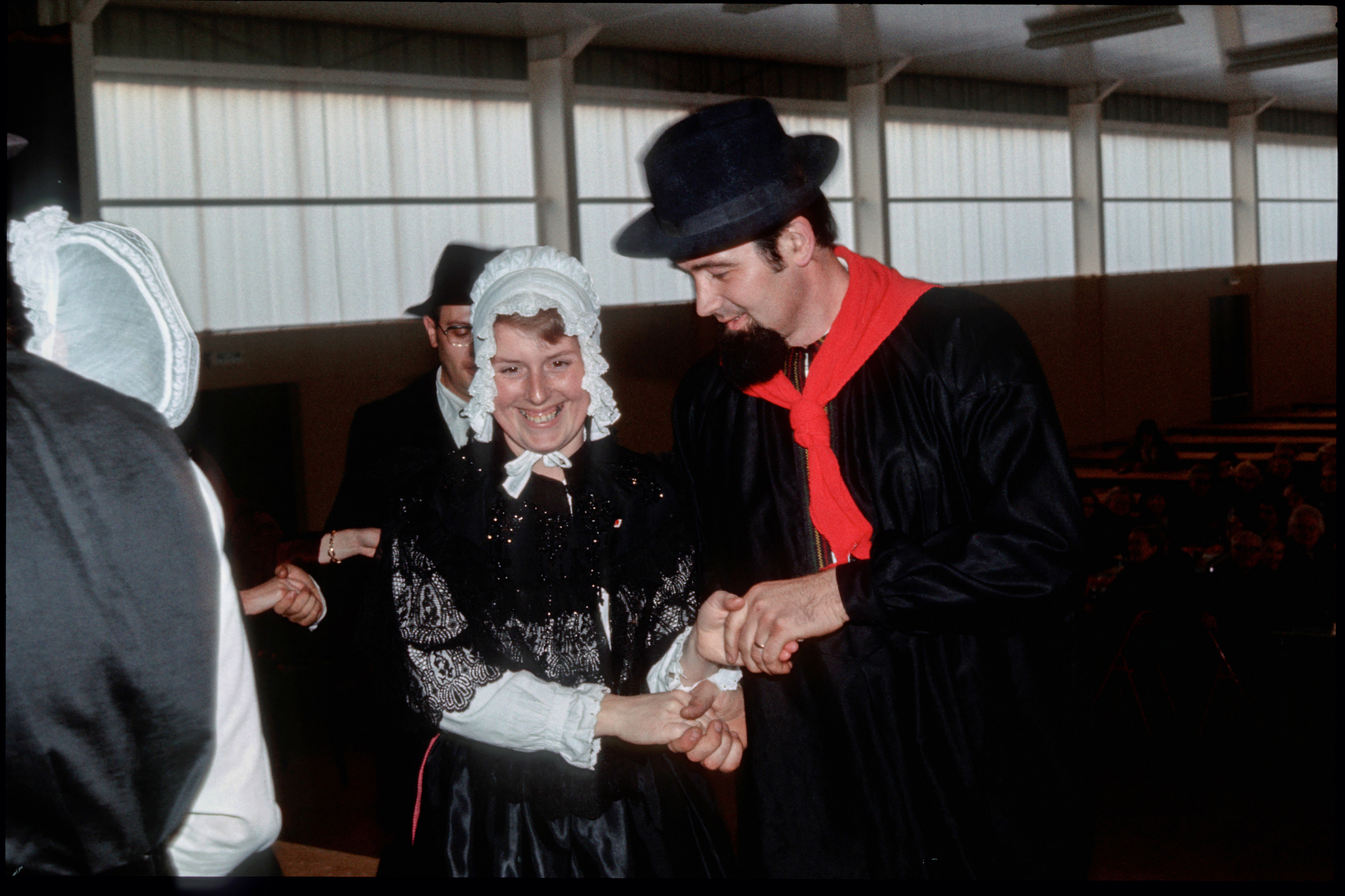 Chantou, goûter des personnes agées, salle des Fêtes, janvier 1978