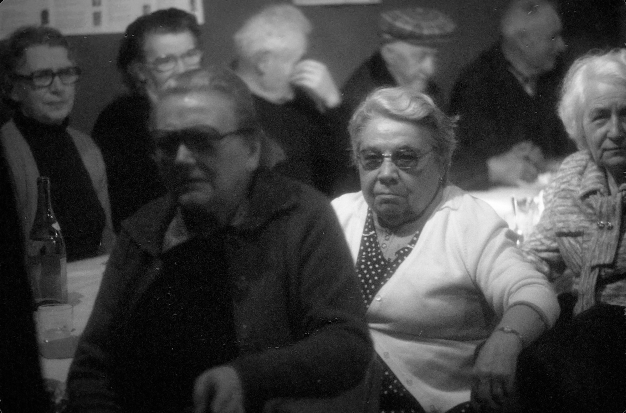 Goûter des personnes agées, Chantou, janvier 1980