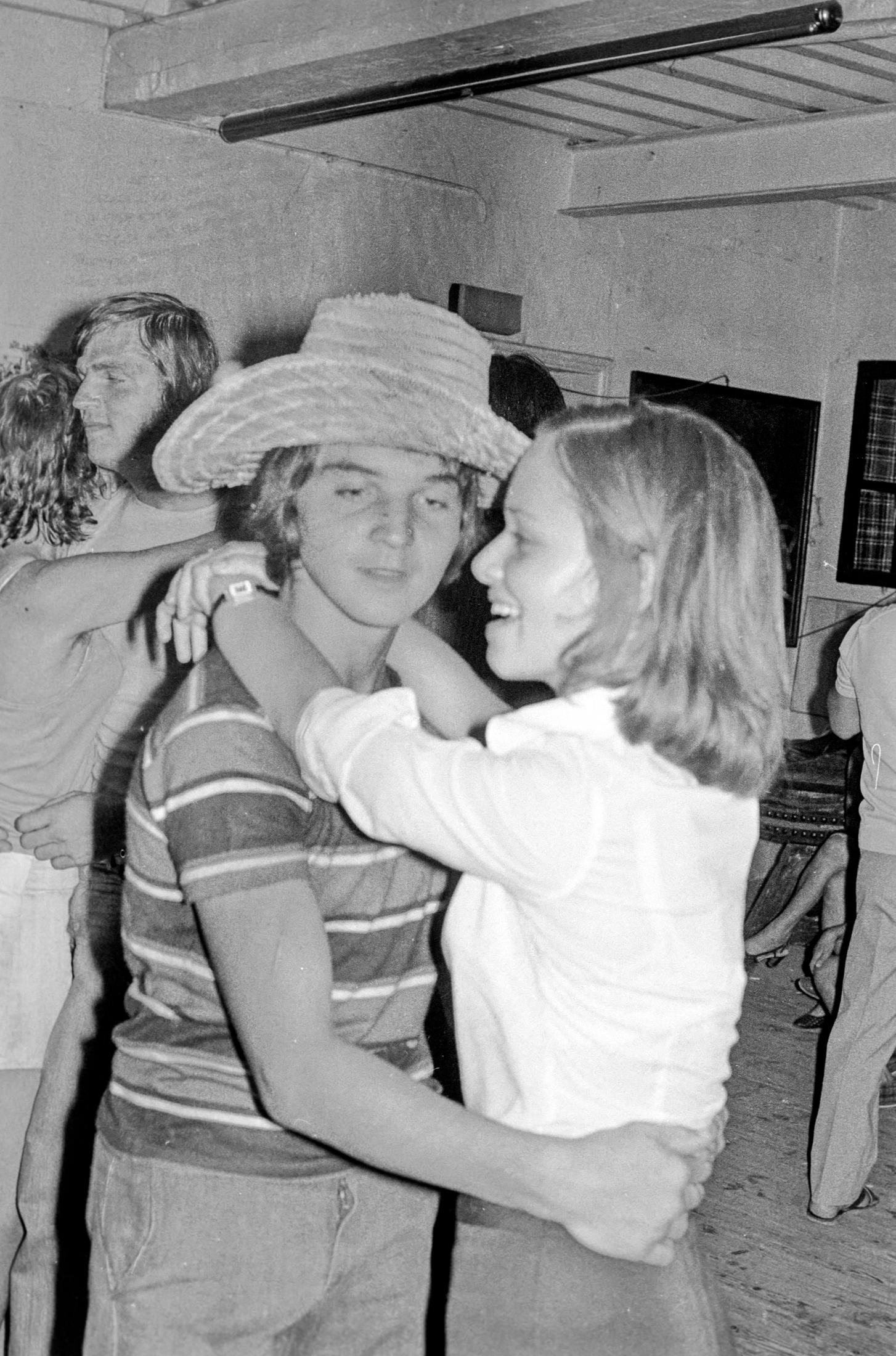 Accueil d'une délégation de jeunes canadiens suite au jumelage des Martres-de-de-Veyre et de Wynyard, aôut 1973