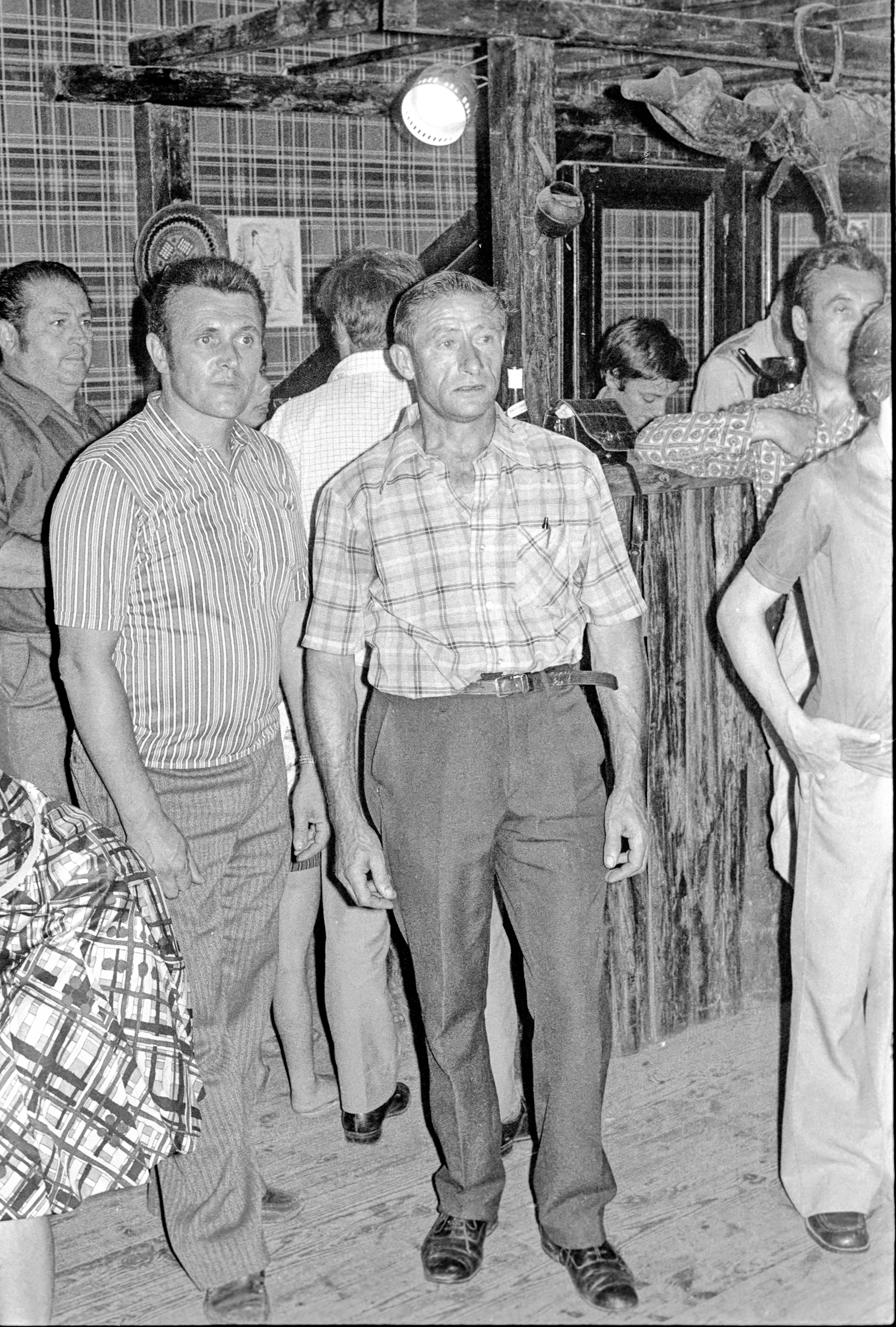 Accueil d'une délégation de jeunes canadiens suite au jumelage des Martres-de-de-Veyre et de Wynyard, aôut 1973